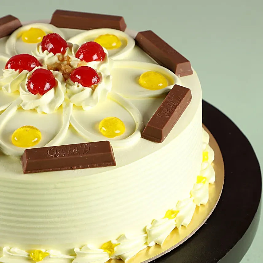 KitKat Butterscotch Cake